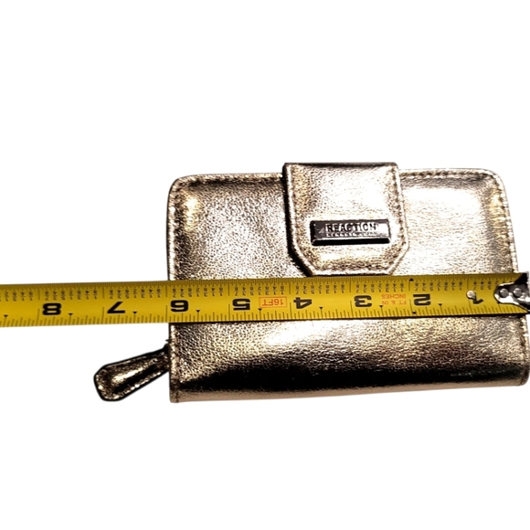 KENNETH COLE, GOLD WALLET NEW - Picture 3 of 7